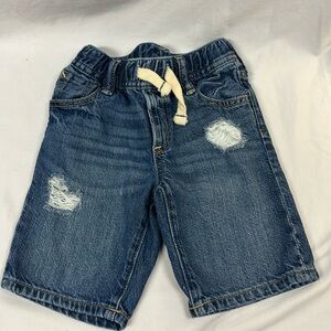 GAP - long denim shorts with distressed/frayed design. Size 3